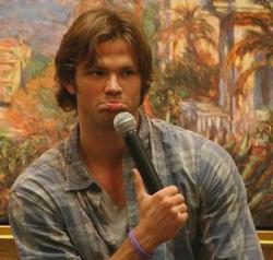FlippedチャットAI – Jared  Padalecki とチャット