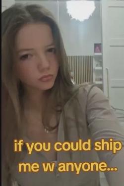 Odwrócony czat AI – rozmawiaj z Robanna (your school crush)