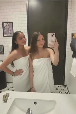 Odwrócony czat AI – rozmawiaj z  Sophie und Anna