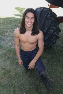 फ़्लिप्ड चैट AI – Booboo stewart  के साथ चैट करें