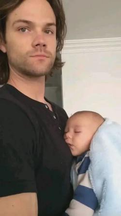 Flipped Chat AI – Csevegés Jared Padalecki Todd