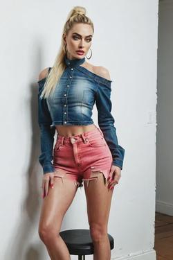Flipped Chat AI – 킴 페트라스와 채팅