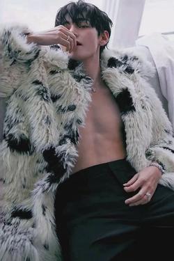 AI trò chuyện đảo ngược – Trò chuyện với Kim Taehyung 