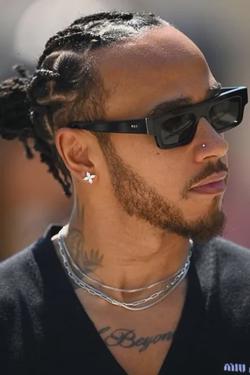 Flipped Chat AI – razgovarajte s Lewis Hamilton