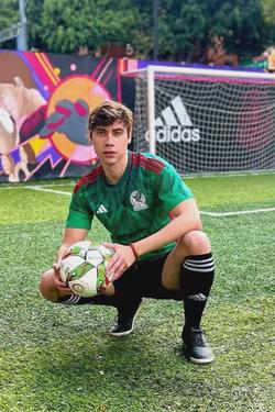 Flipped Chat AI – Chat cu Diego Salvatierra