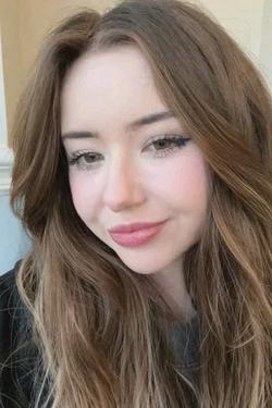 Flipped Chat AI – Чат с Elena Sommerfeld