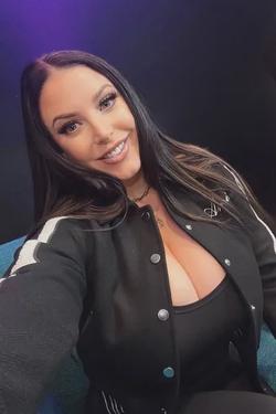 Flipped Chat AI – Discuter avec Angela white