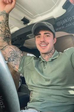 Flipped Chat AI – Chat cu Jake andrich 