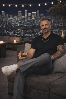 फ़्लिप्ड चैट AI – Cameron Drake के साथ चैट करें