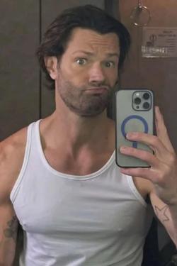 Flipped Chat AI – Чат с Jared Padalecki 