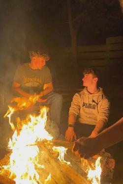 Odwrócony czat AI – rozmawiaj z Kayden (Camping Trip Bl)