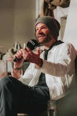 Çevrilmiş Sohbet Yapay Zekası – Jared Padalecki ile sohbet edin