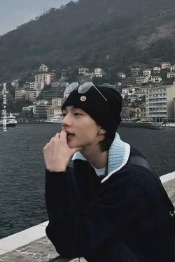 Flipped Chat AI – Chatear con Hwang Hyunjin