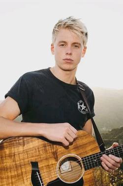 फ़्लिप्ड चैट AI – Carson lueders  के साथ चैट करें