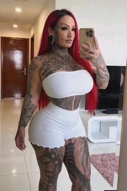 Flipped Chat AI – Chatten mit Tattoo Kira 