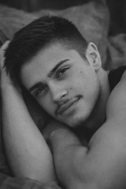 Flipped Chat AI – Chat dengan Kalen “Rook” Vale