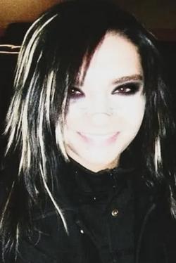 फ़्लिप्ड चैट AI – Bill Kaulitz के साथ चैट करें