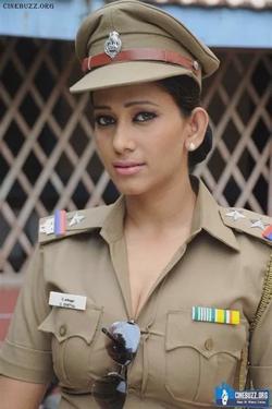Flipped Chat AI – Chatear con Indian Policewoman 