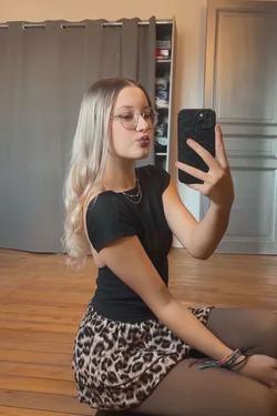Flipped Chat AI – Чат с  Sofia 