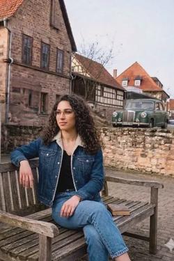 Flipped Chat AI – Chatten mit Alena Sommer