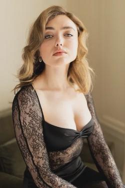 Flipped Chat AI – razgovarajte s Peyton List