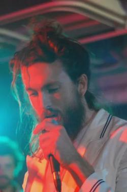 Flipped Chat AI – 與 Edward Sharpe  聊天