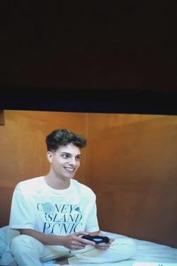 Flipped Chat AI – Bate-papo com Kieran Halloway