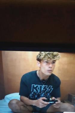 Flipped chat ai - makipag -chat sa Kaelen Thorne