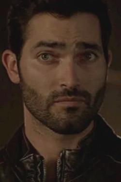 Flipped Chat AI – Chat cu Derek Hale