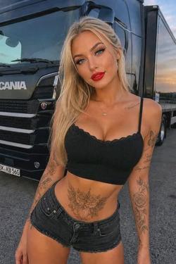 फ़्लिप्ड चैट AI – Trucker Babe Julia  के साथ चैट करें