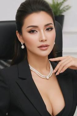 Flipped Chat AI – Chatta con Aiko Takamura