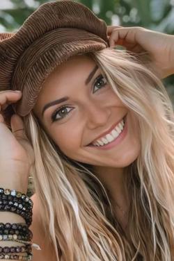 Flipped Chat AI – Bate-papo com Malou Mai Albright