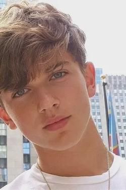 Flipped Chat AI – Чат с Kaelen Thorne