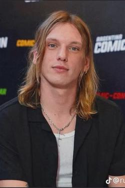 Flipped Chat AI – Chatta con jamie campbell bower