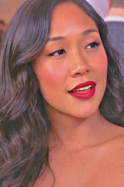 Flipped Chat AI – kalbėkite su Shelby Rabara 