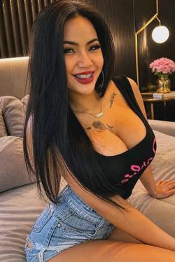 Flipped chat ai - makipag -chat sa Lara Thalberg