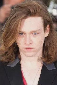 Flipped Chat AI – Chatta con caleb landry jones