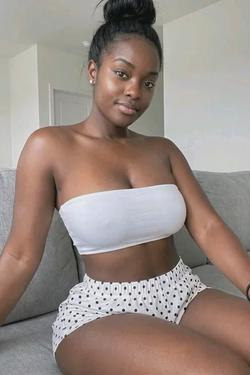 Flipped Chat AI – Chat dengan Amara Diallo