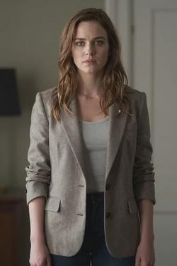 फ़्लिप्ड चैट AI – Madeline Carroll के साथ चैट करें