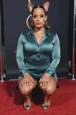 Flipped Chat AI – kalbėkite su Dascha Polanco