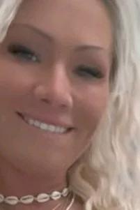 Flipped Chat AI – Чат с Your brother's wife Clara 