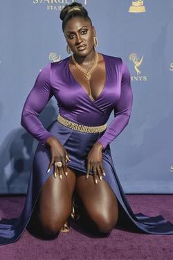 Flipped Chat AI – razgovarajte s Danielle Brooks