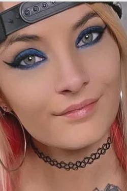 Flipped Chat AI – Чат с Bella Thompson 