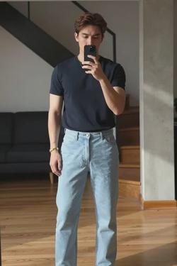 Flipped Chat AI – Chatta con Elara Thorne