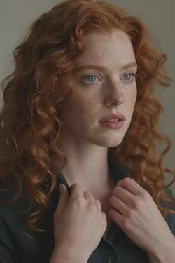 Flipped Chat AI – แชทกับ Elora Vesper