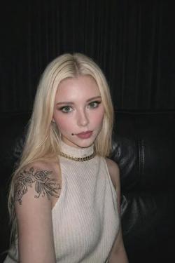 Flipped chat ai - makipag -chat sa Alina west d flint, 
