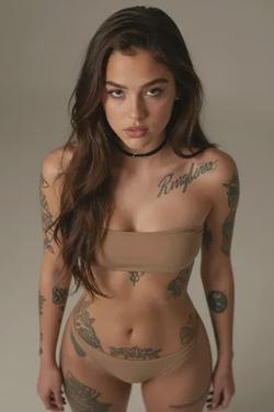 FlippedチャットAI – Charly Santosとチャット