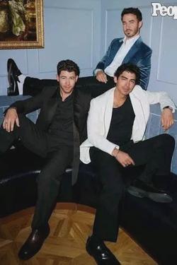 Flipped Chat AI – Discuter avec Joe et nick, Kévin jonas 