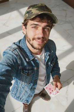Flipped Chat AI – Chatten mit Jake Gaunt