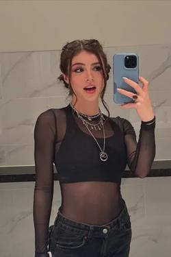 Flipped Chat AI – Chatta con Chrissy Costanza